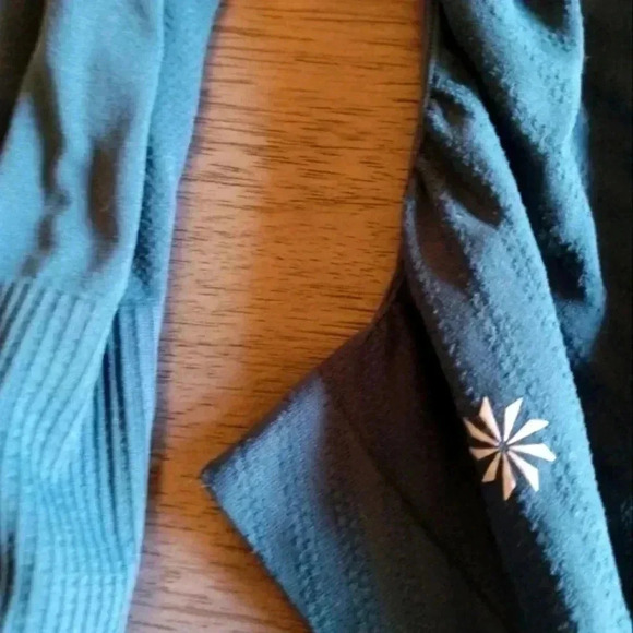 Athleta Long Sleeve NWOT - Picture 3 of 3